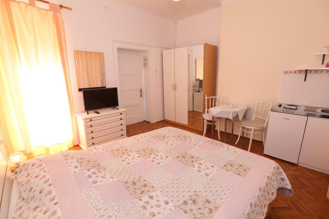 Studio Apartments Cavrak With Terrace Baška Zewnętrze zdjęcie