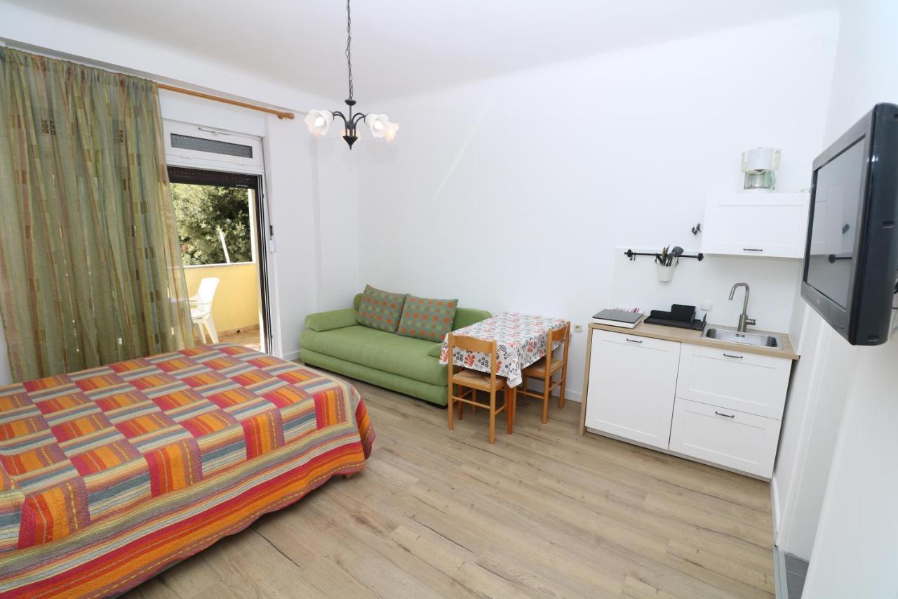 Studio Apartments Cavrak With Terrace Baška Zewnętrze zdjęcie